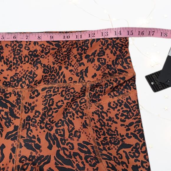 Bebe Mocha Animal Print Logo Activewear Capri Fashion Leggings ~ size Large - Picture 5 of 8